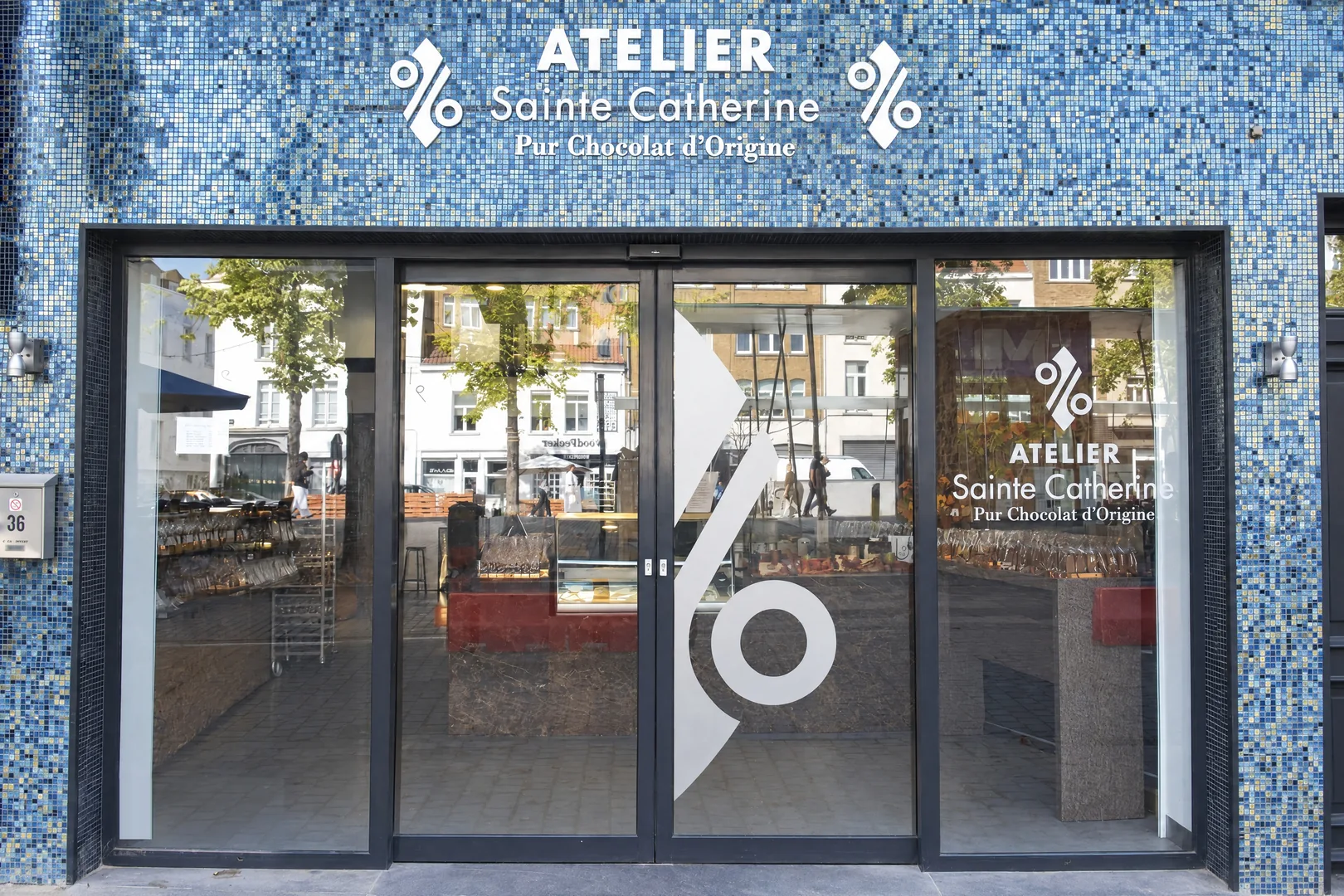 La façade de la boutique Sainte-Catherine, Quai aux Briques