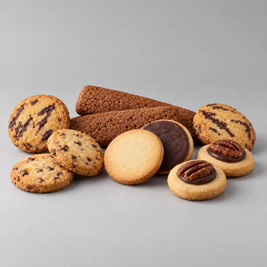 Un assortiment de biscuits de l'Atelier : sablés aux éclats de chocolat, marbrés, au beurre, aux épices et à la noix de pécan